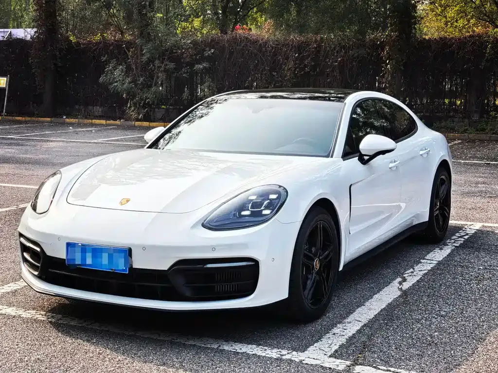 Porsche Panamera — фото 1