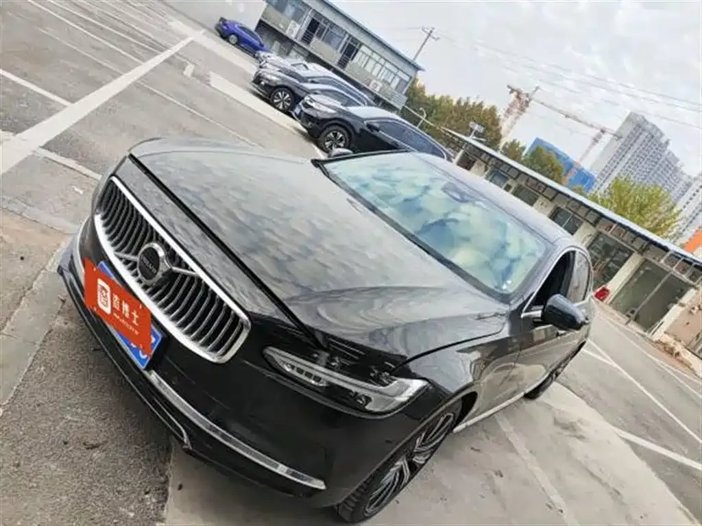 Volvo S90 — фото 1