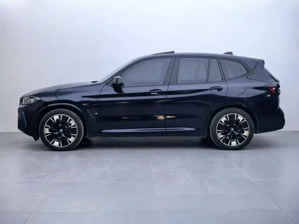 BMW iX3 — фото 4