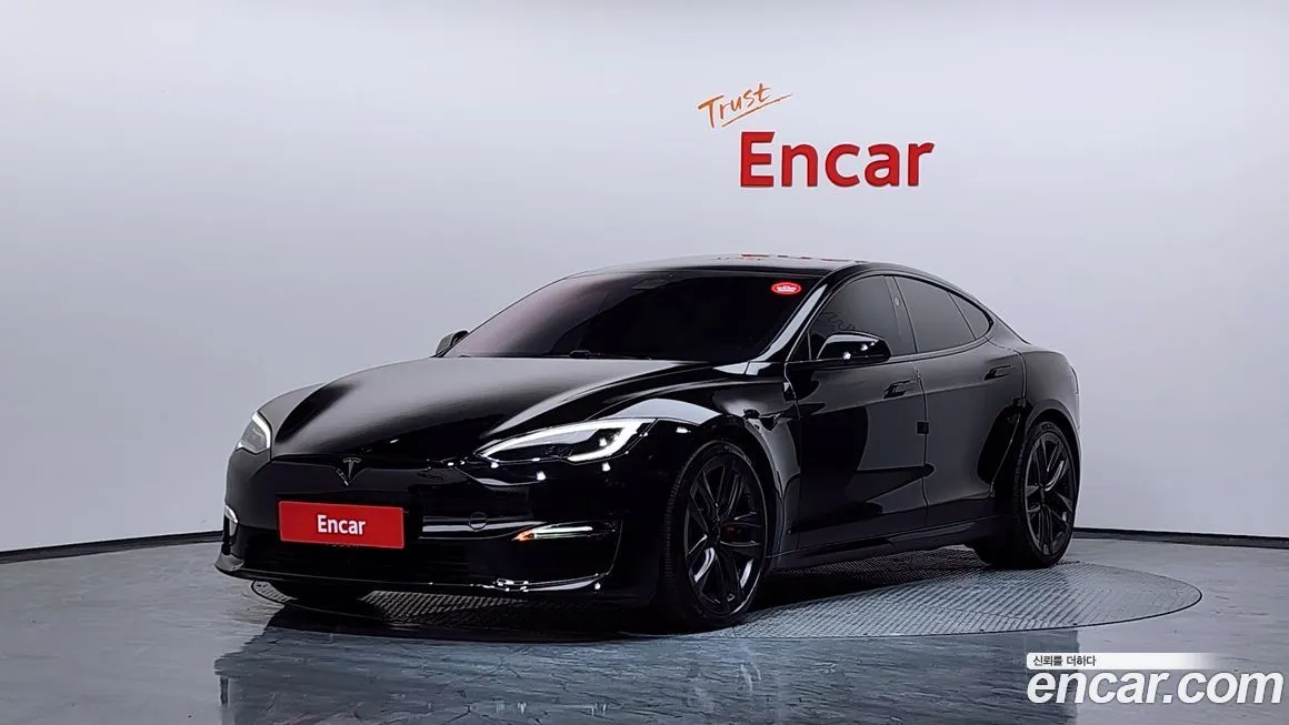 Tesla Model S — фото 1