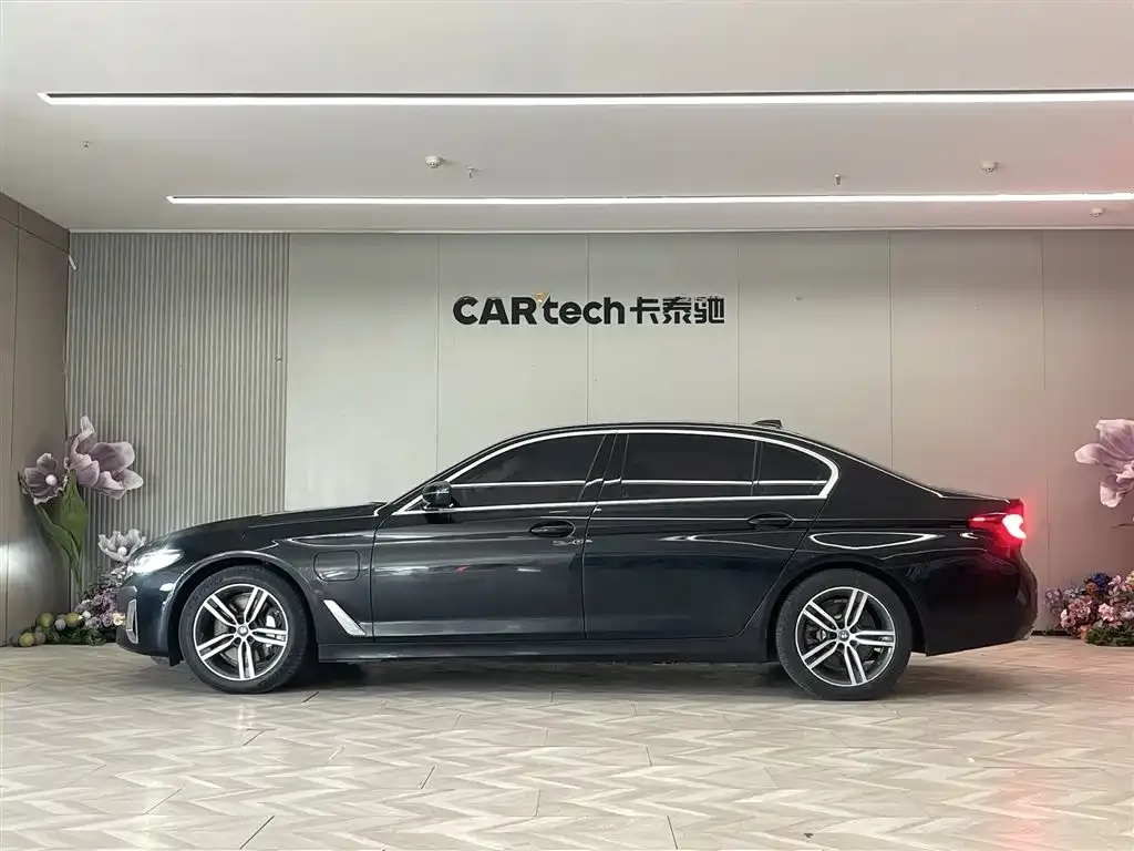 BMW 5 Series New Energy — фото 8