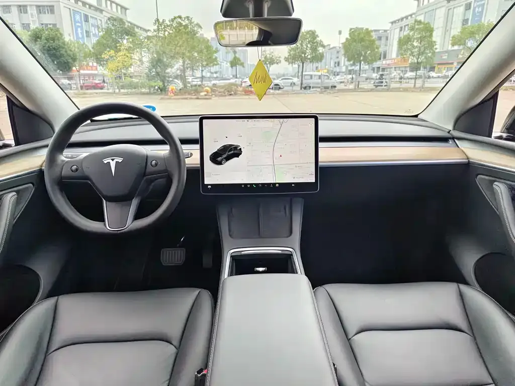 Tesla Model Y — фото 8