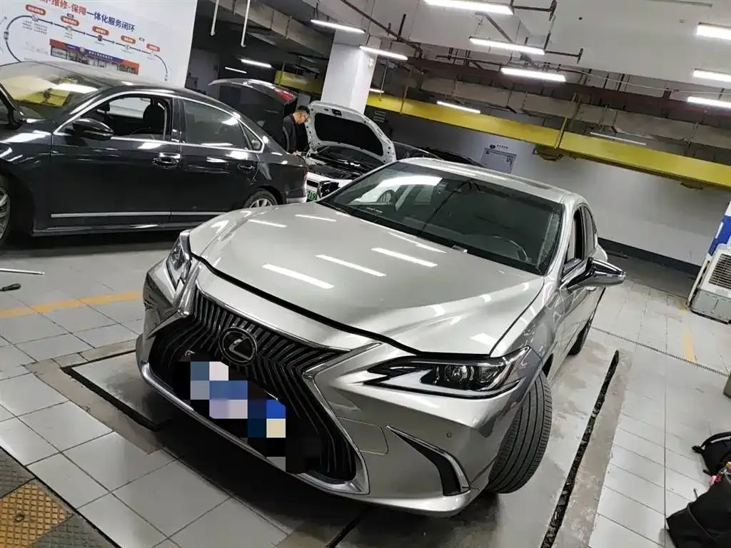 Lexus ES — фото 1