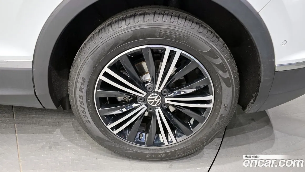 Volkswagen Tiguan — фото 5