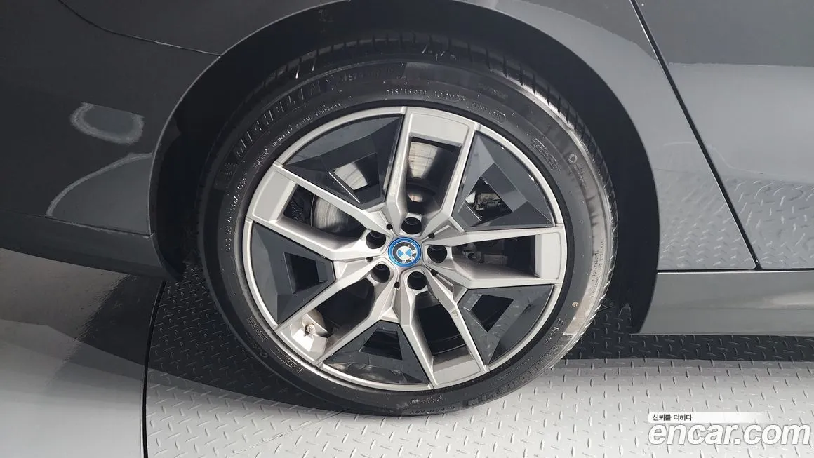 BMW i5 — фото 5