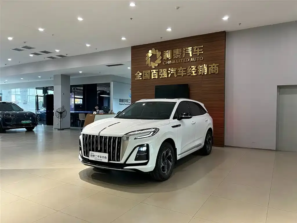 Hongqi HS3 — фото 1