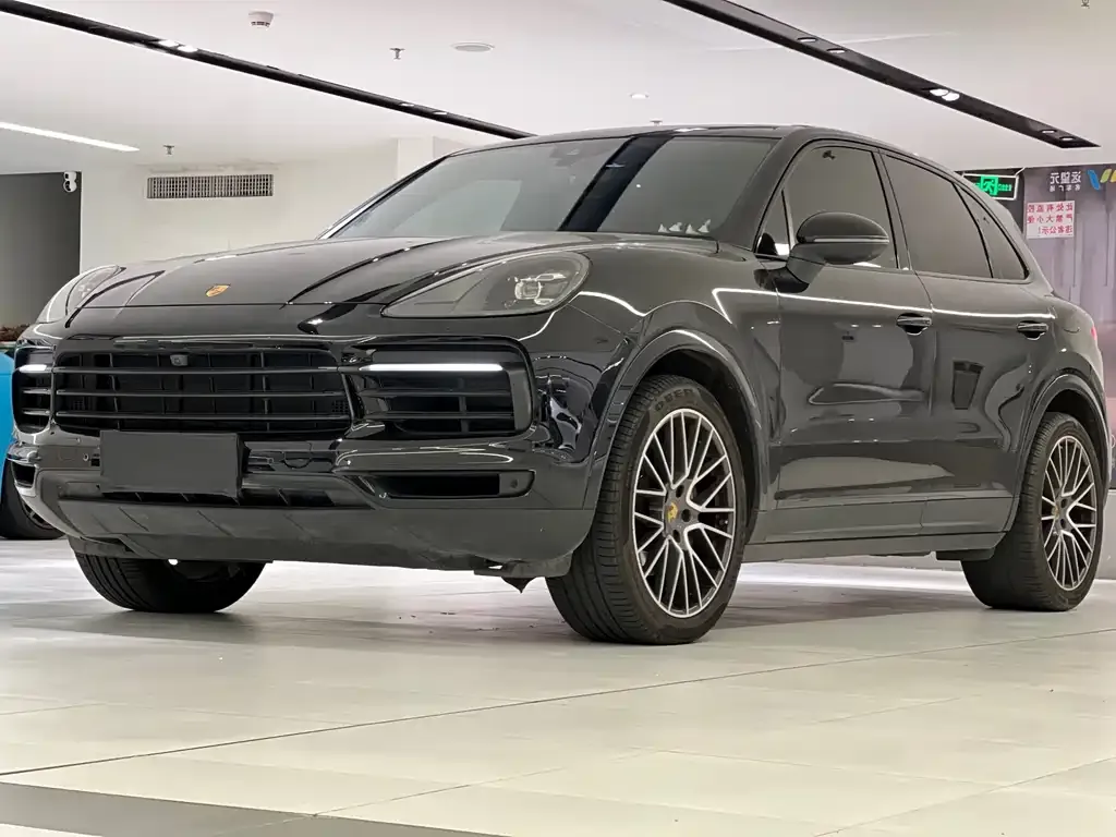 Porsche Cayenne — фото 1