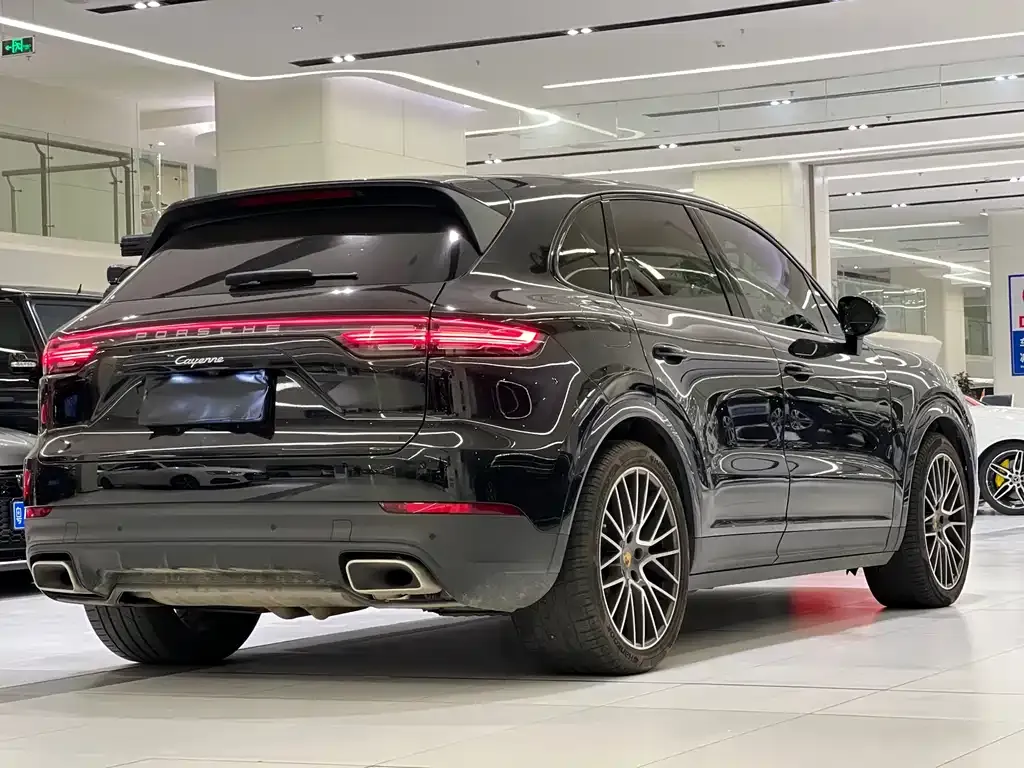 Porsche Cayenne — фото 10