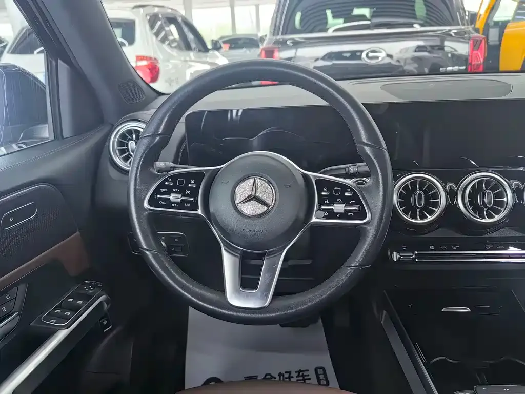 Mercedes-Benz GLB — фото 10