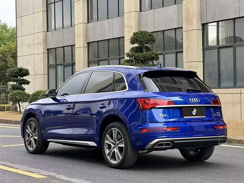 Audi Q5L — фото 5