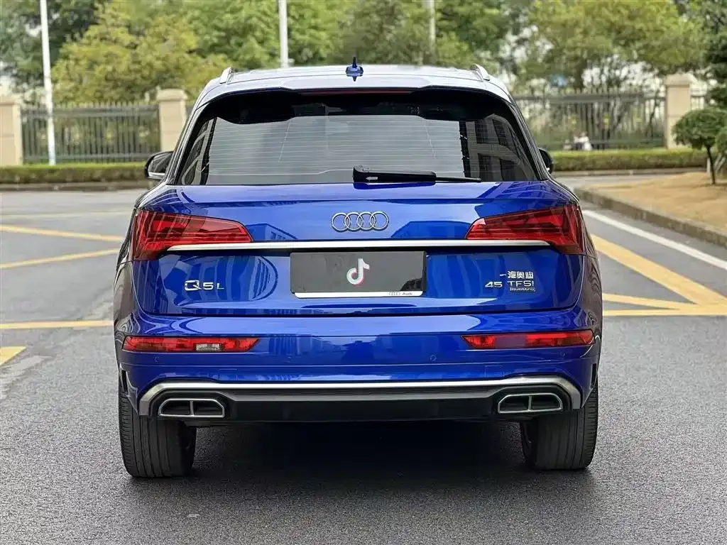 Audi Q5L — фото 6