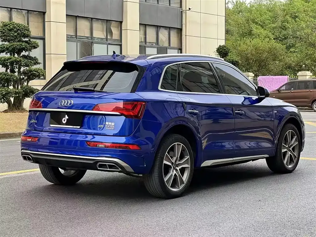 Audi Q5L — фото 7