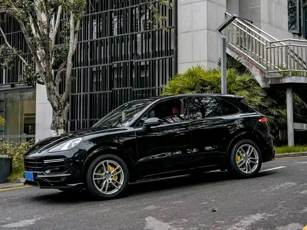 Porsche Cayenne — фото 1