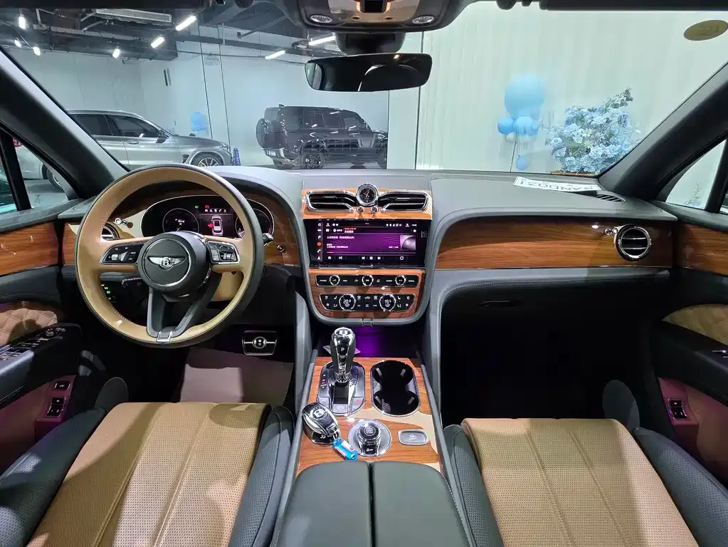 Bentley Bentayga — фото 10