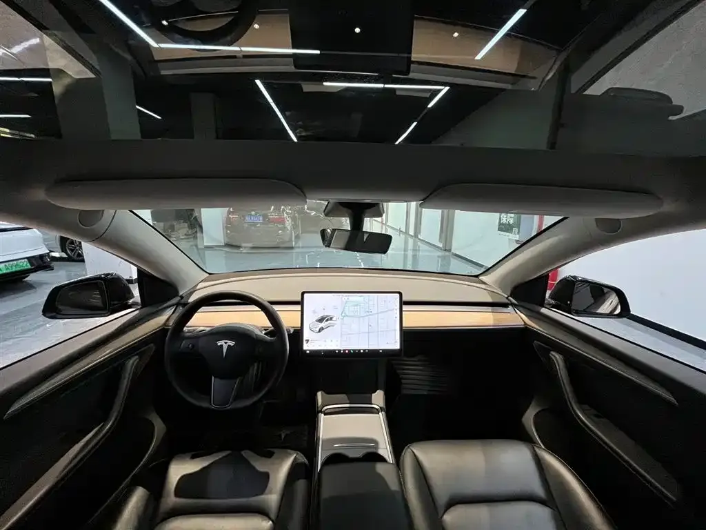 Tesla Model Y — фото 4