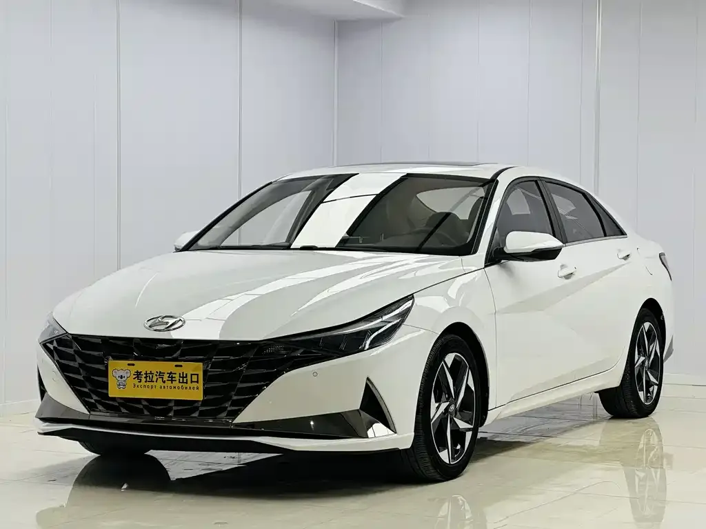 Hyundai Elantra — фото 1