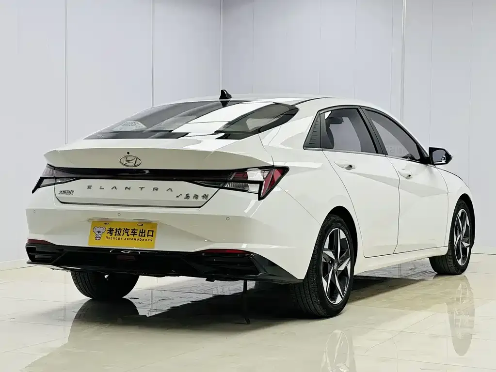 Hyundai Elantra — фото 4