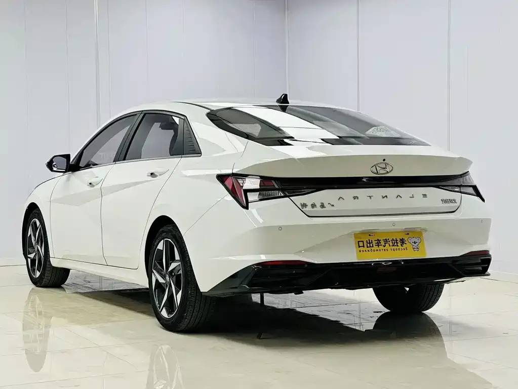 Hyundai Elantra — фото 6