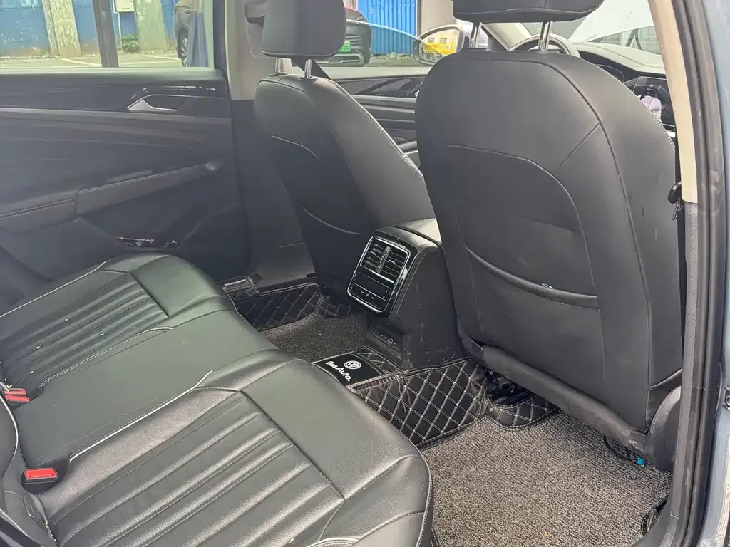 Volkswagen Passat — фото 9