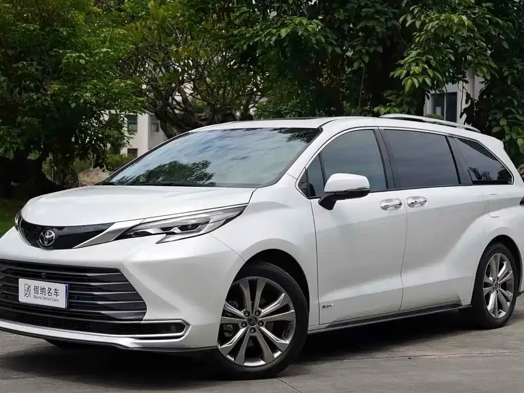 Toyota Sienna — фото 2