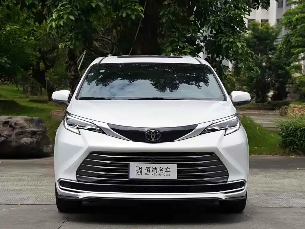 Toyota Sienna — фото 3