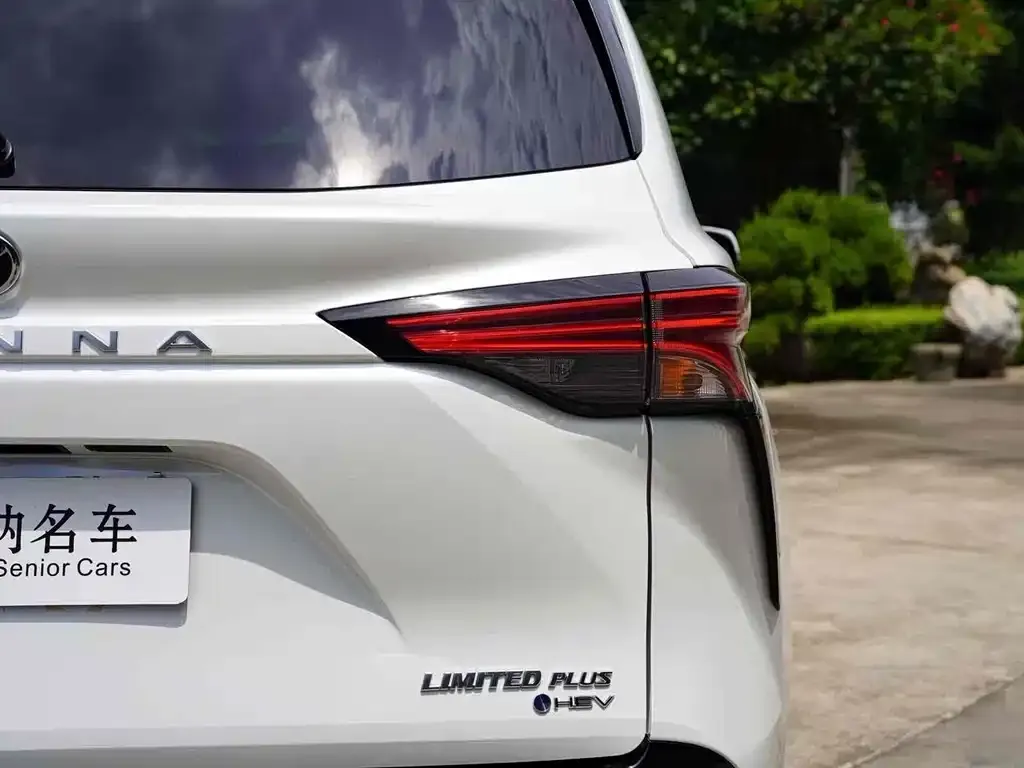 Toyota Sienna — фото 7
