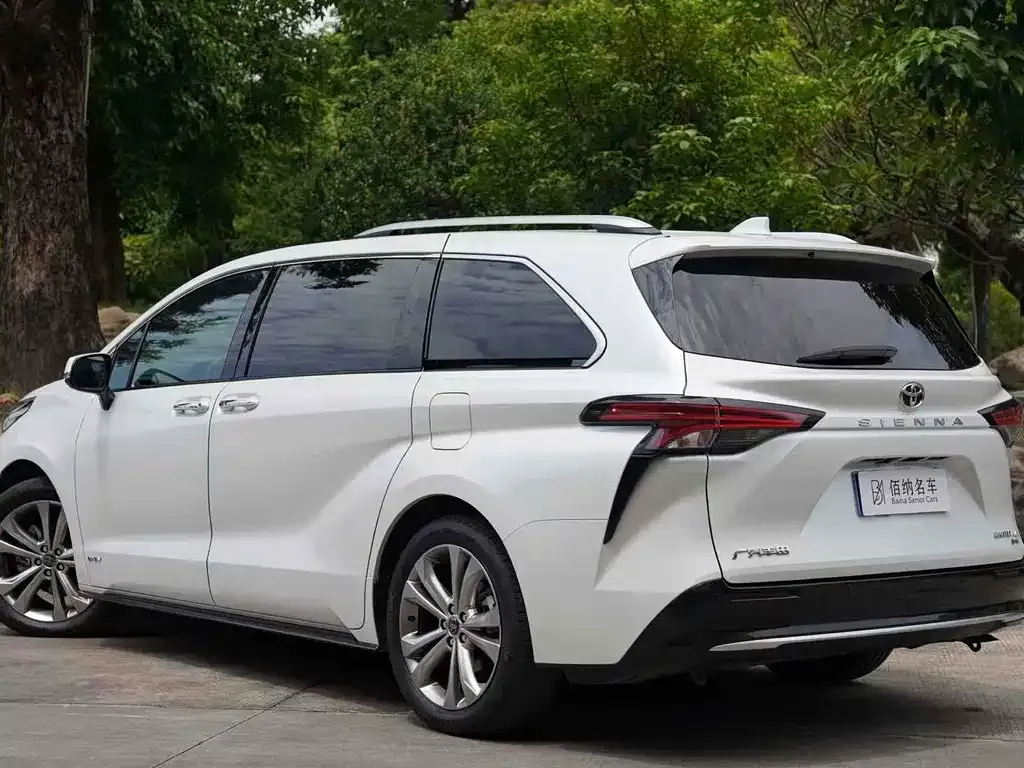 Toyota Sienna — фото 8