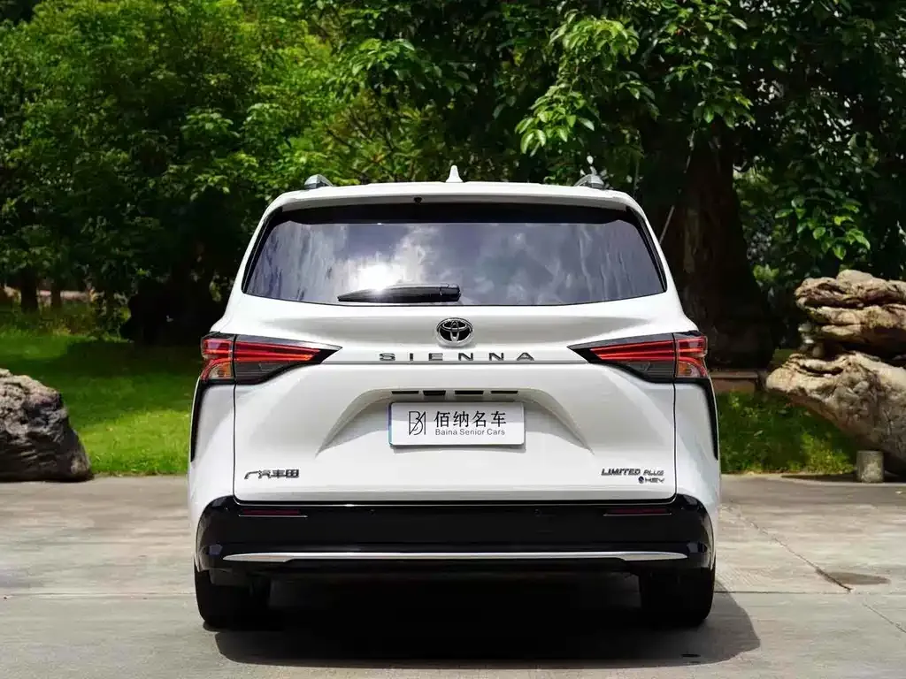 Toyota Sienna — фото 9