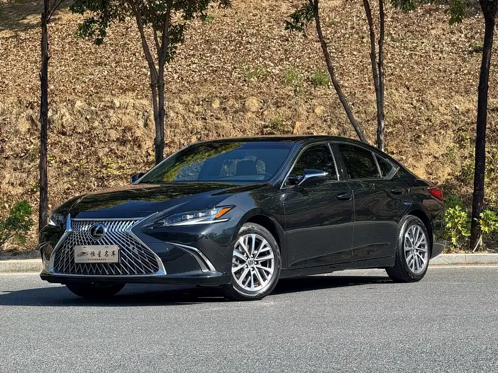 Lexus ES — фото 1