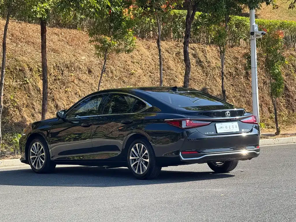 Lexus ES — фото 7