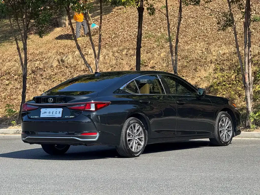 Lexus ES — фото 9
