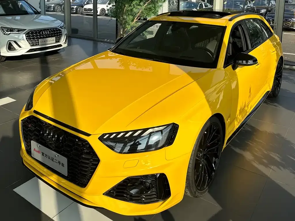 Audi RS 4 — фото 1
