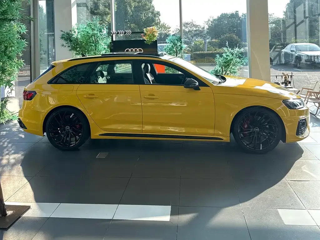 Audi RS 4 — фото 3