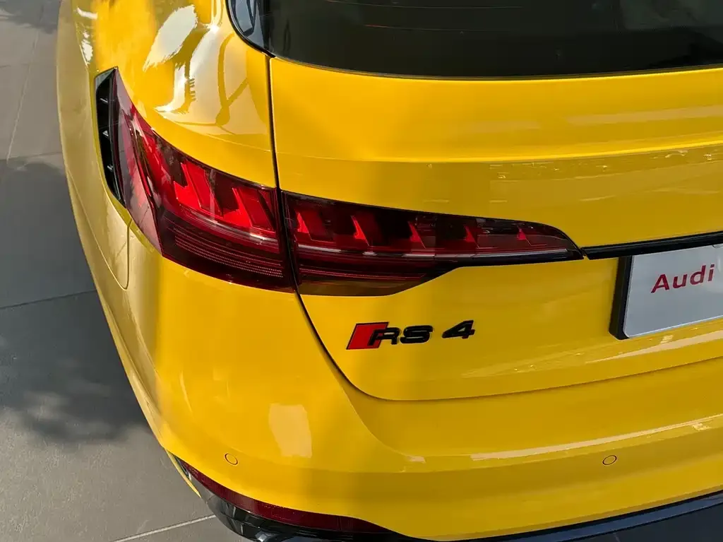 Audi RS 4 — фото 5