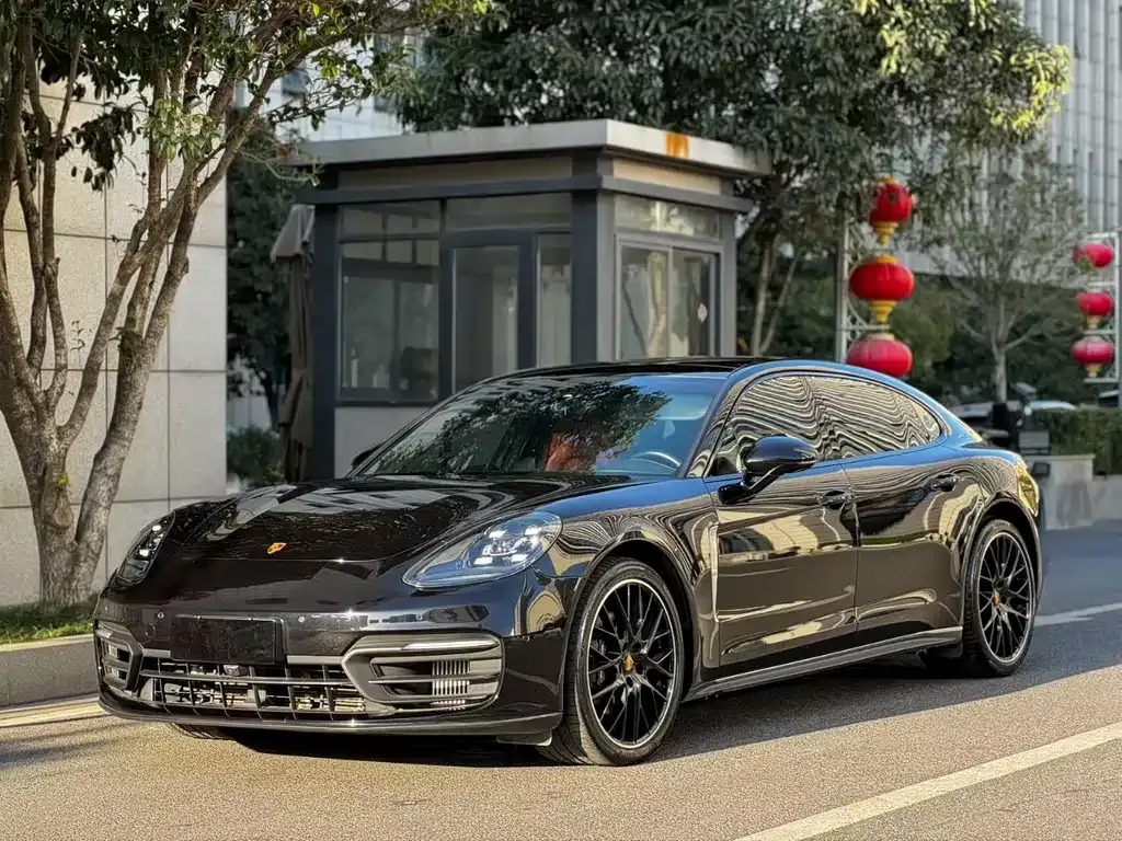 Porsche Panamera — фото 1