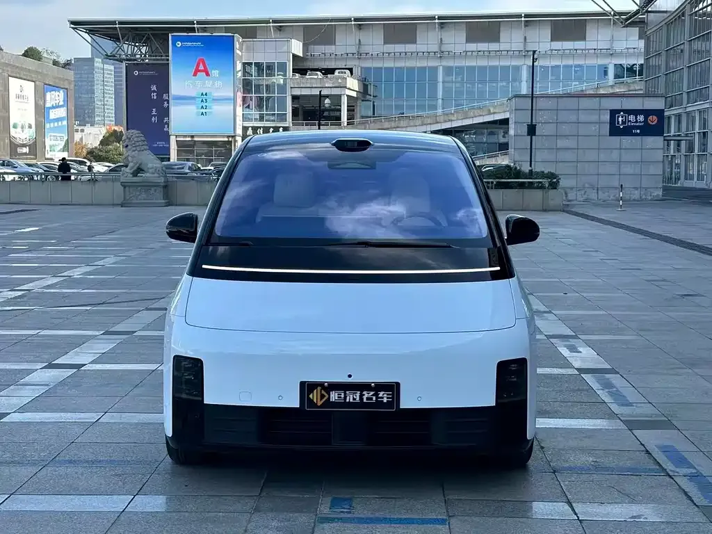 Li Auto MEGA — фото 2