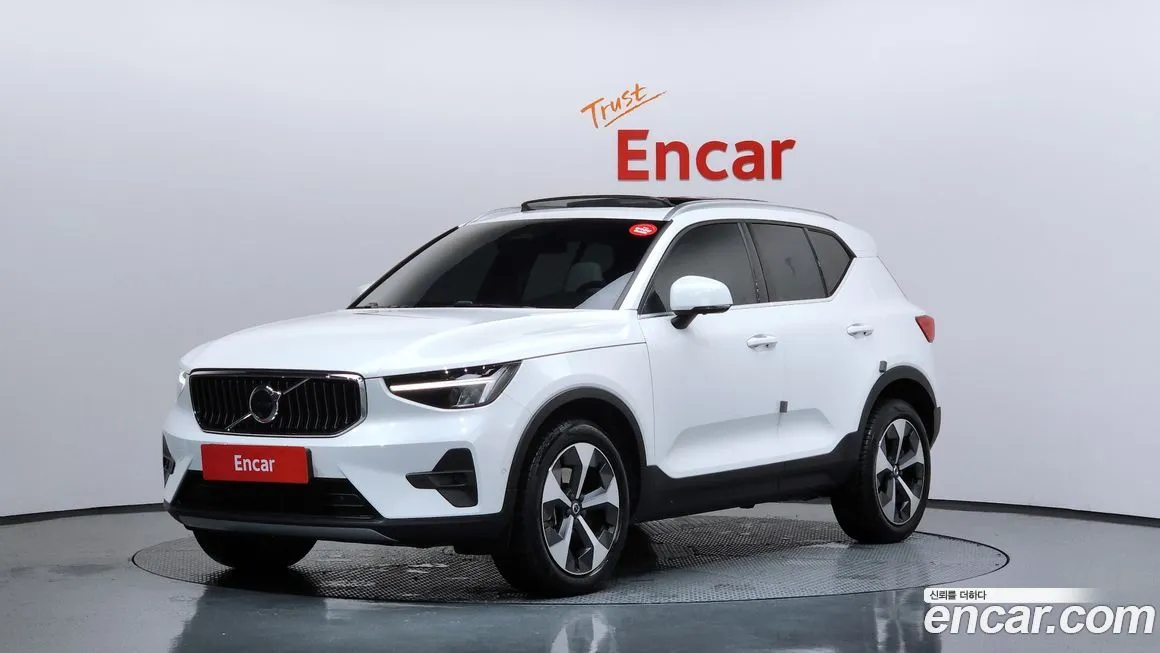Volvo XC40 — фото 1