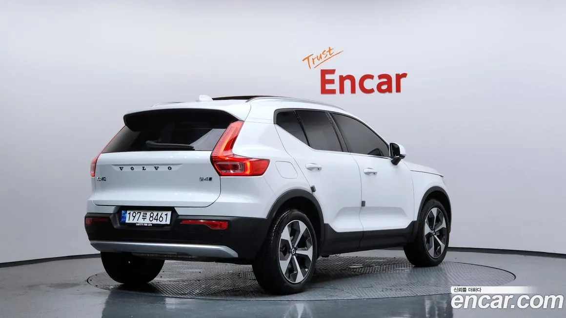 Volvo XC40 — фото 2
