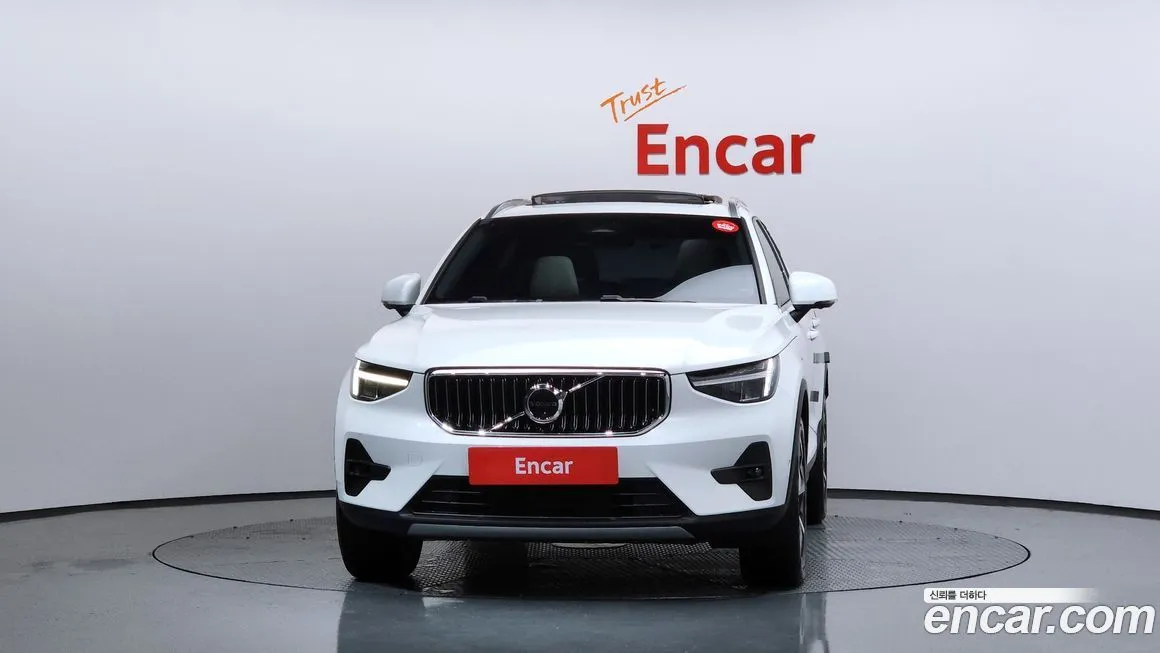 Volvo XC40 — фото 3