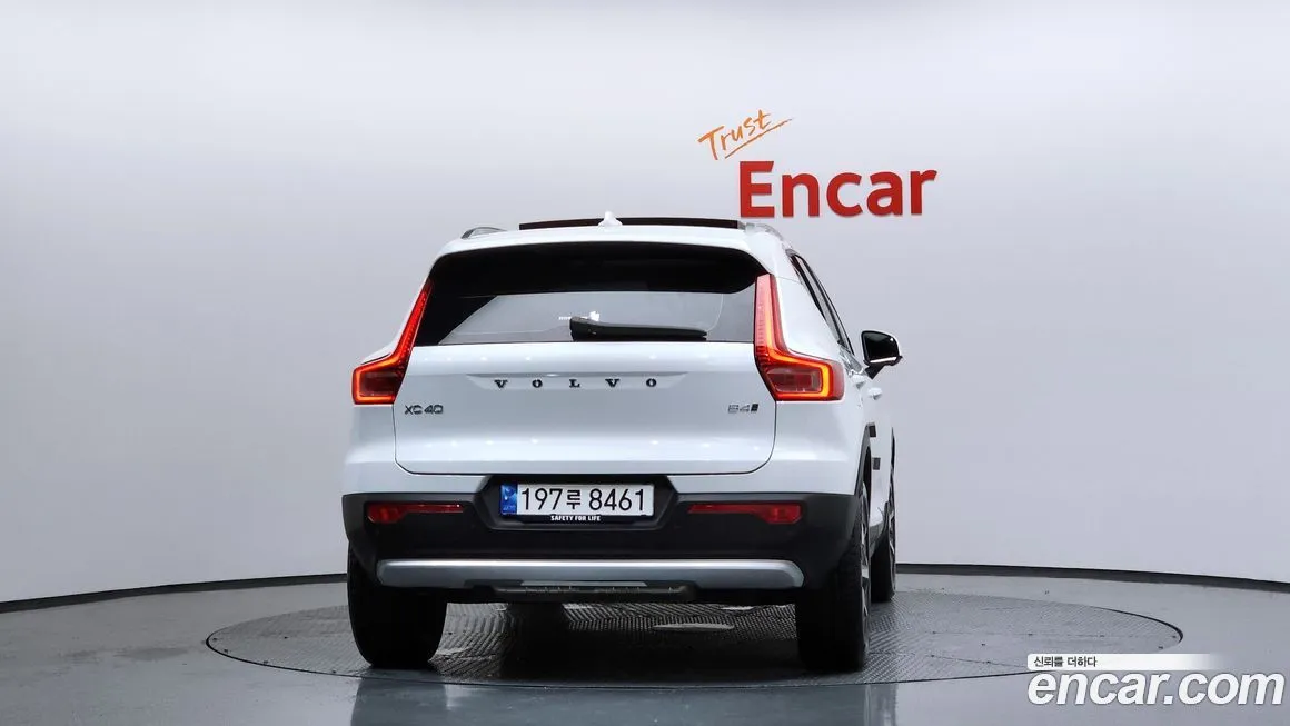 Volvo XC40 — фото 4