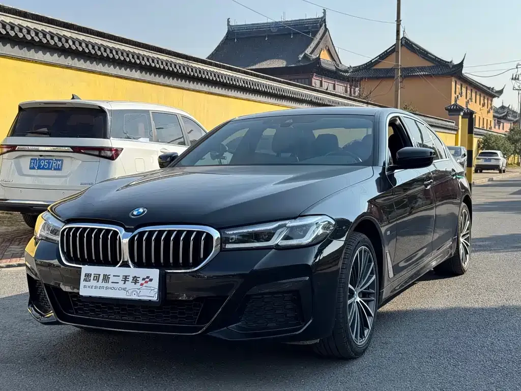 BMW 5 Series — фото 1