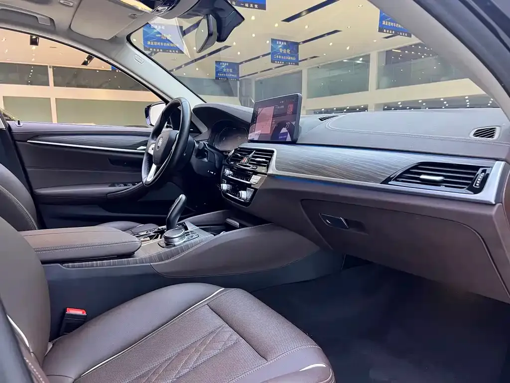 BMW 5 Series New Energy — фото 10