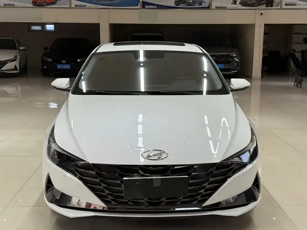 Hyundai Elantra — фото 2