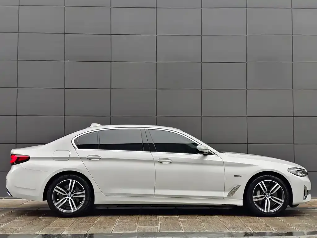 BMW 5 Series New Energy — фото 5