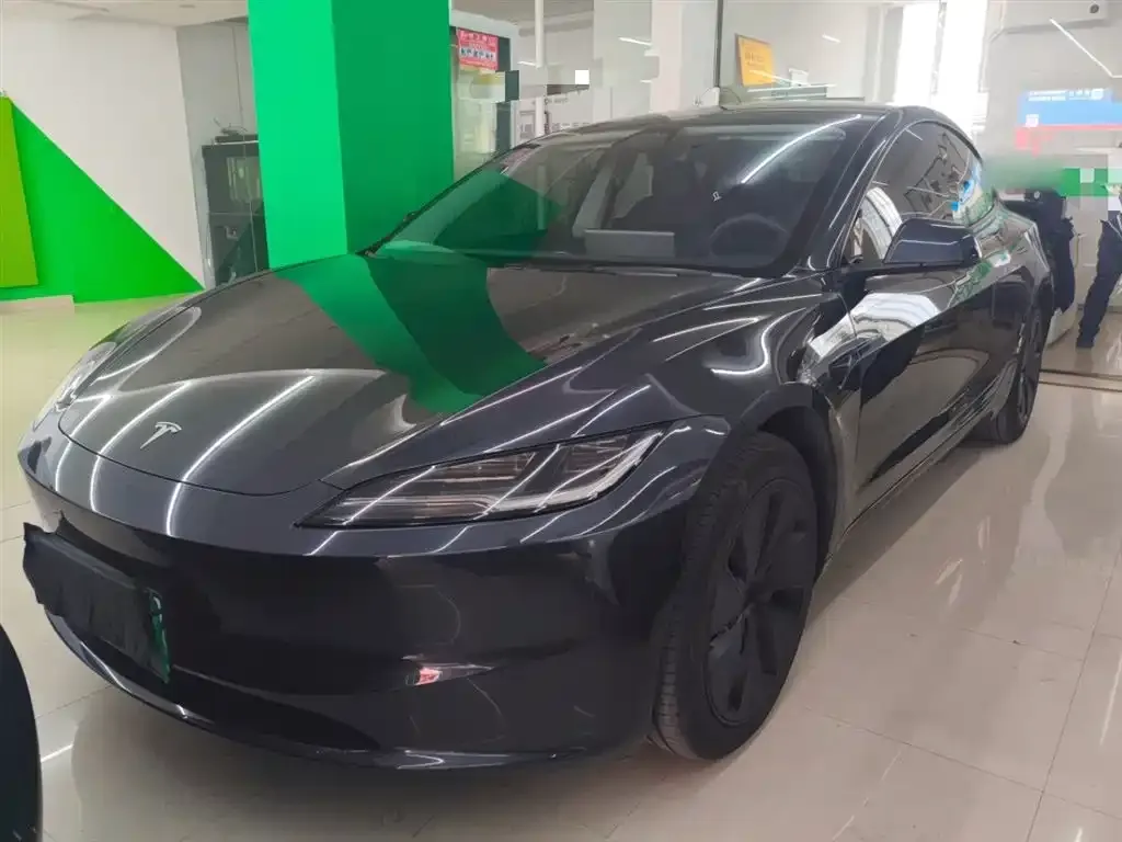 Tesla Model 3 — фото 1