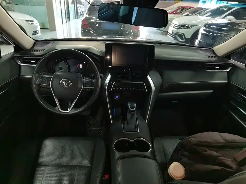 Toyota Harrier — фото 10