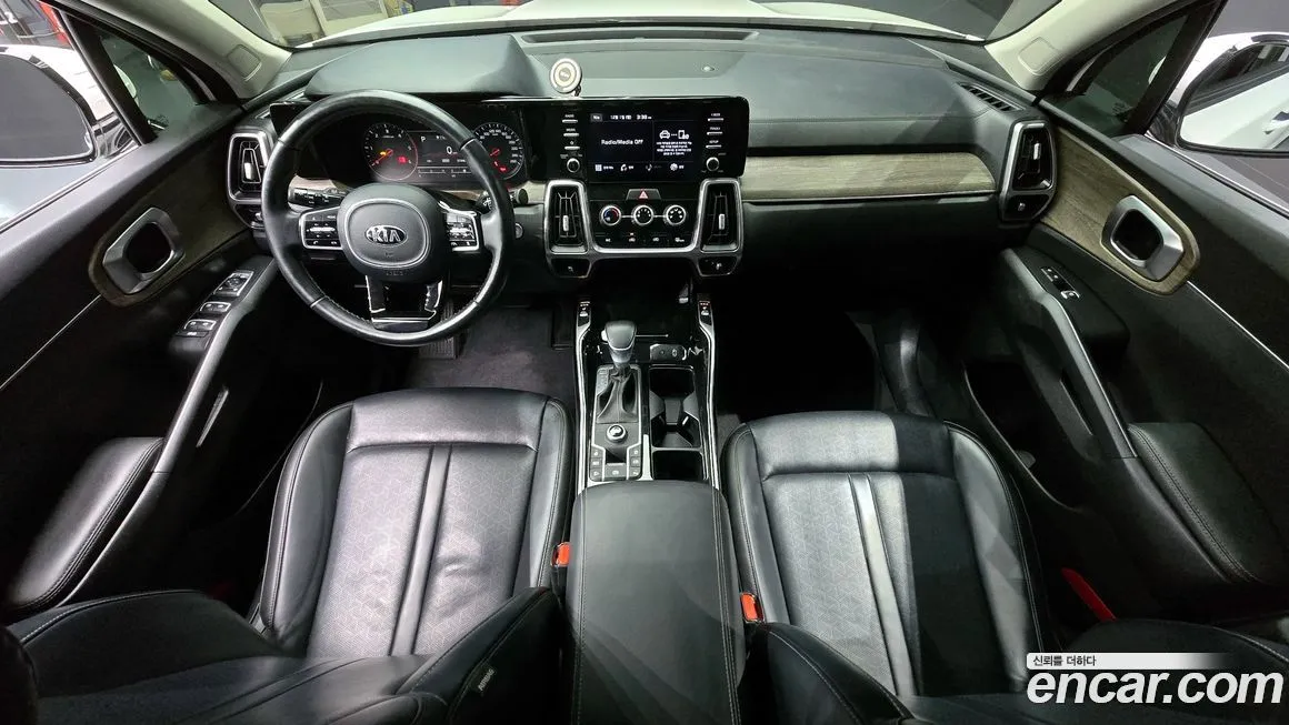 Kia Sorento — фото 8