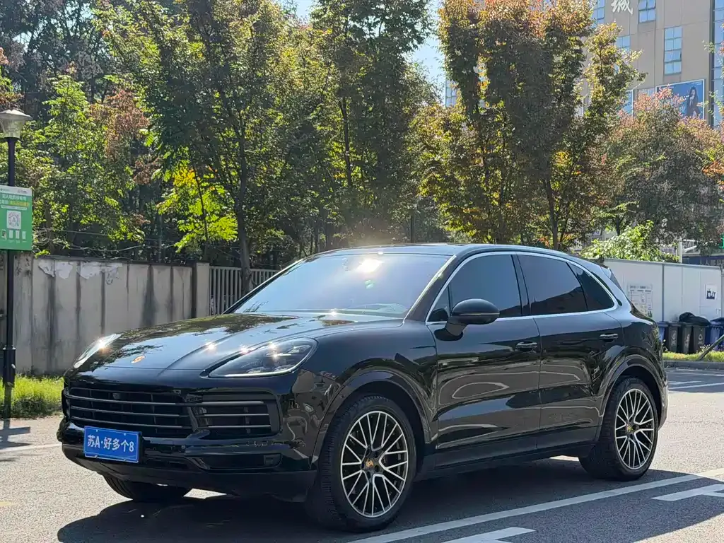 Porsche Cayenne — фото 1
