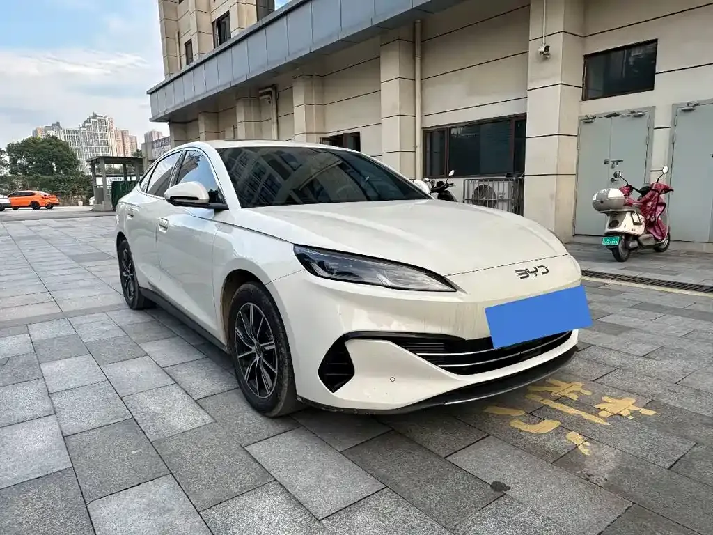 BYD Seal — фото 3