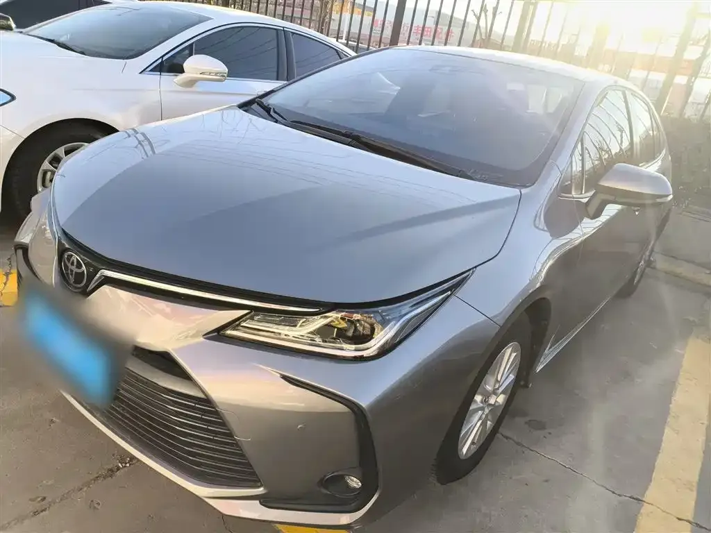 Toyota Corolla — фото 1